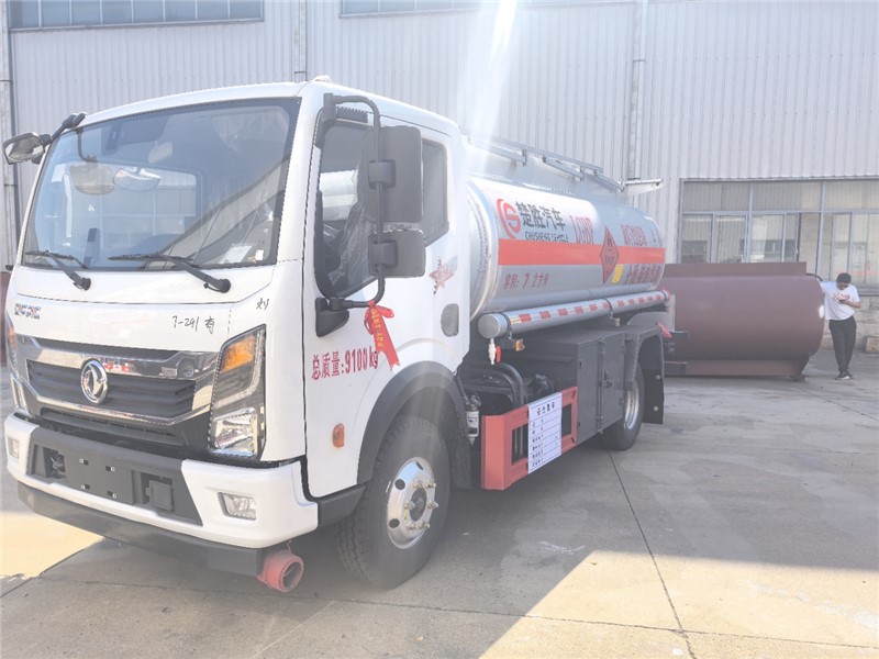 楚勝7方東風D6東油罐車